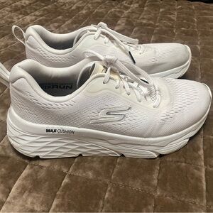 Women’s Skechers Max Cushioning Elite-Destination Point Sneaker
White 6.5